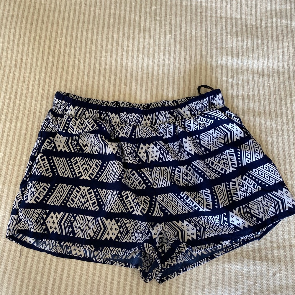 Pull-on summer shorts